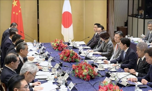 Không theo đường cũ